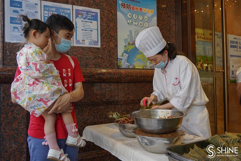 Traditional snack signals the advent of the Dragon Boat Festival