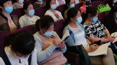 Helping elderly care nurses cope with aging population - Shanghai Metro News