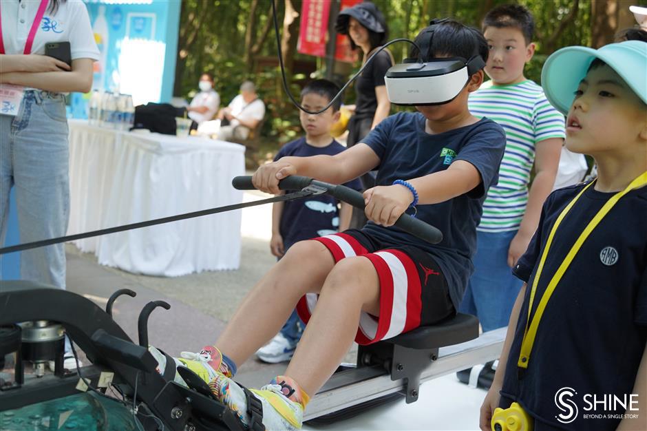 Dragon boats make a splash returning to Suzhou Creek