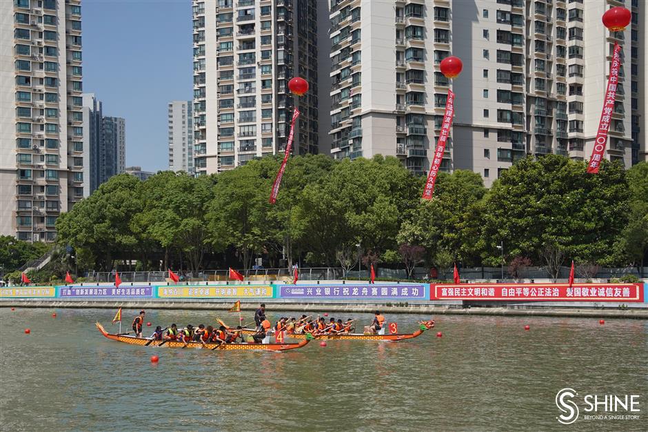 Dragon boats make a splash returning to Suzhou Creek