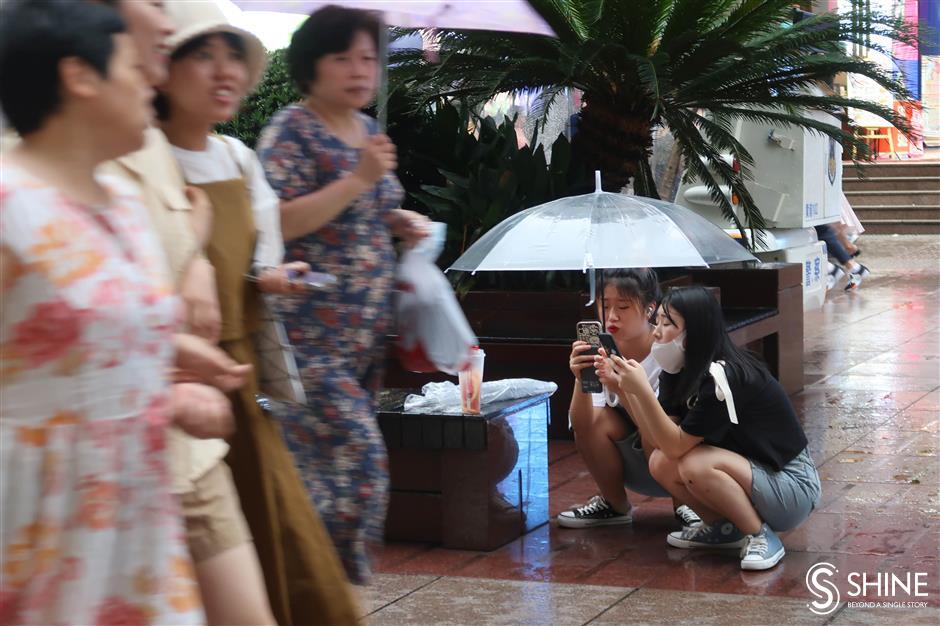 Shanghai ends soggy days, enters hottest period of summer