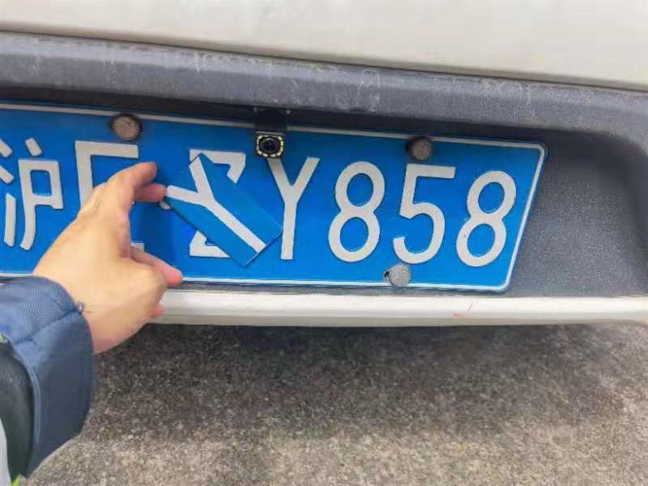 Man arrested for traffic violations with altered license plate