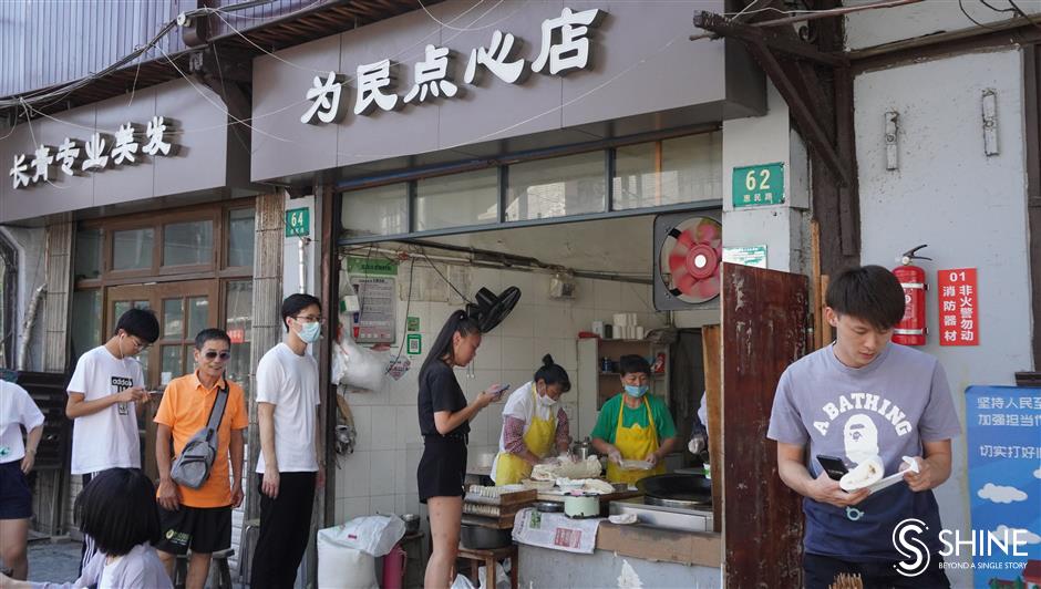 Time for a last bite of Tilanqiao's treasured snacks and flavors