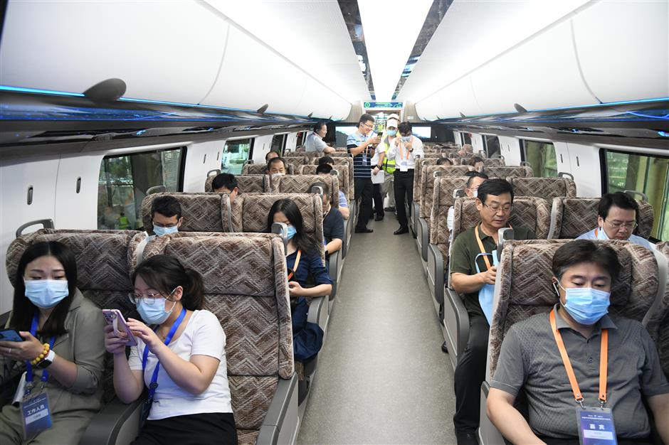 World's first 600 km/h high-speed maglev train rolls off assembly line