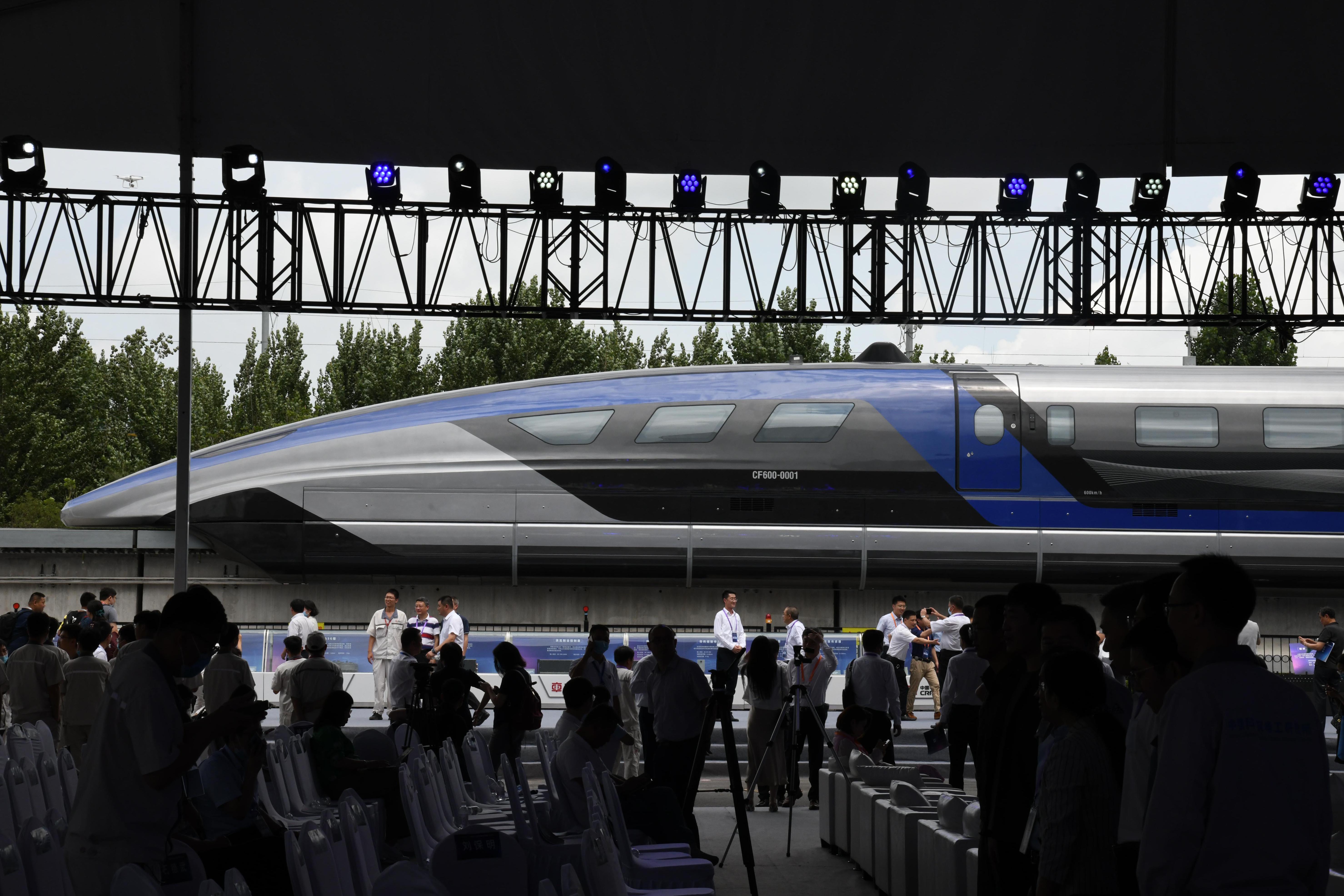 world-s-first-600-km-h-high-speed-maglev-train-rolls-off-assembly-line
