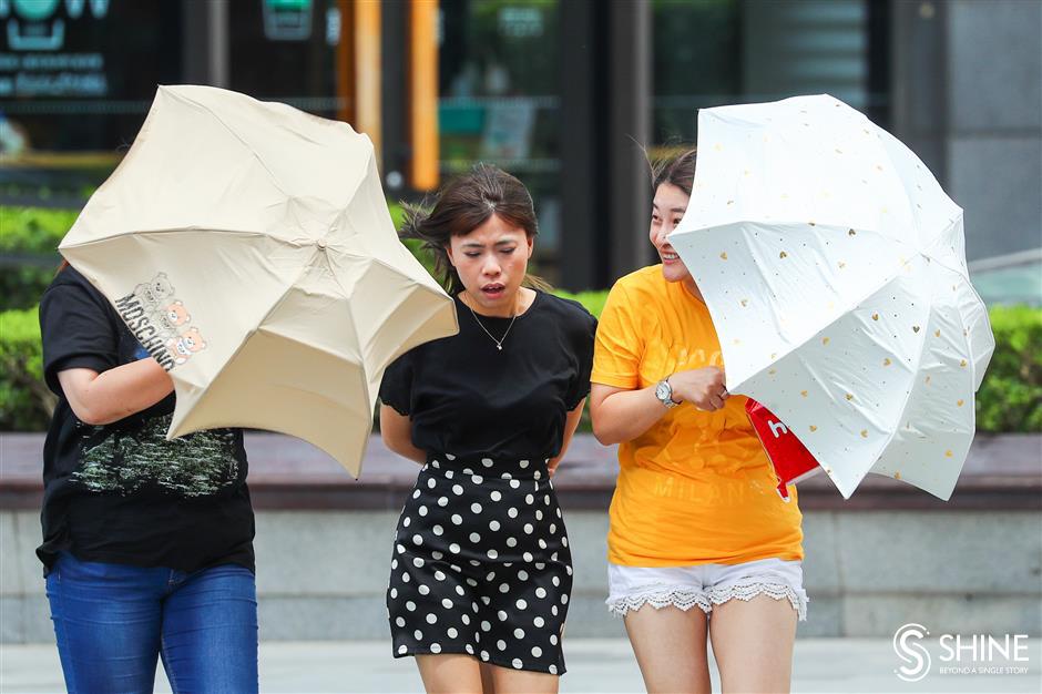 Typhoon In-Fa slowly barreling toward Chinese mainland