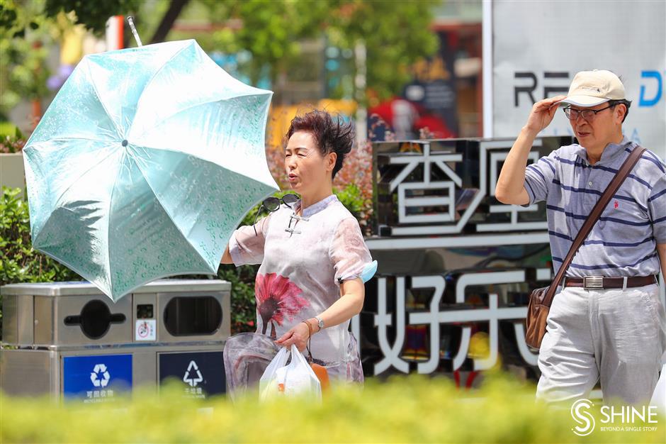 Typhoon In-Fa slowly barreling toward Chinese mainland