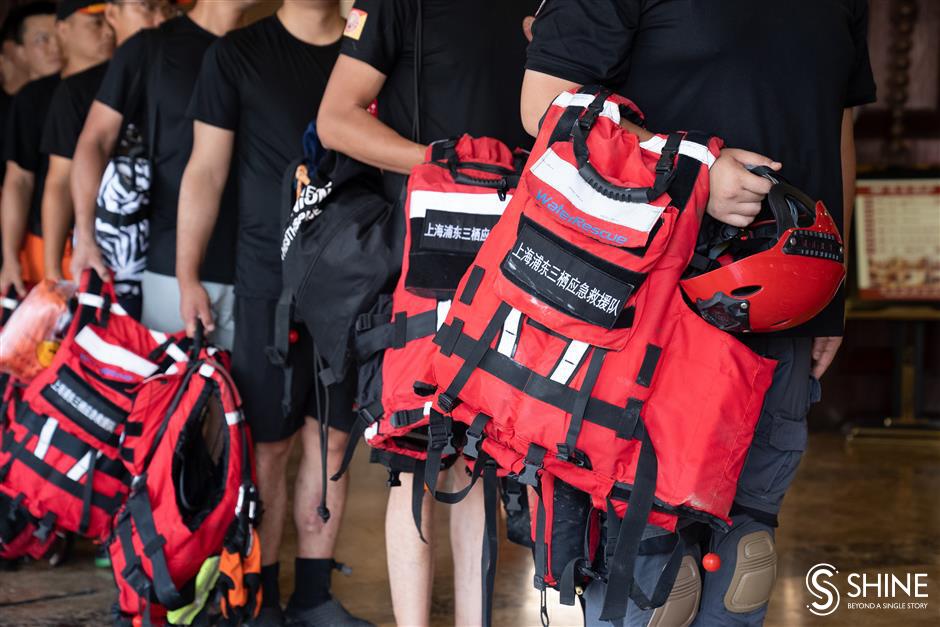 Shanghai rescue team supporting Henan floods heads back to help with typhoon