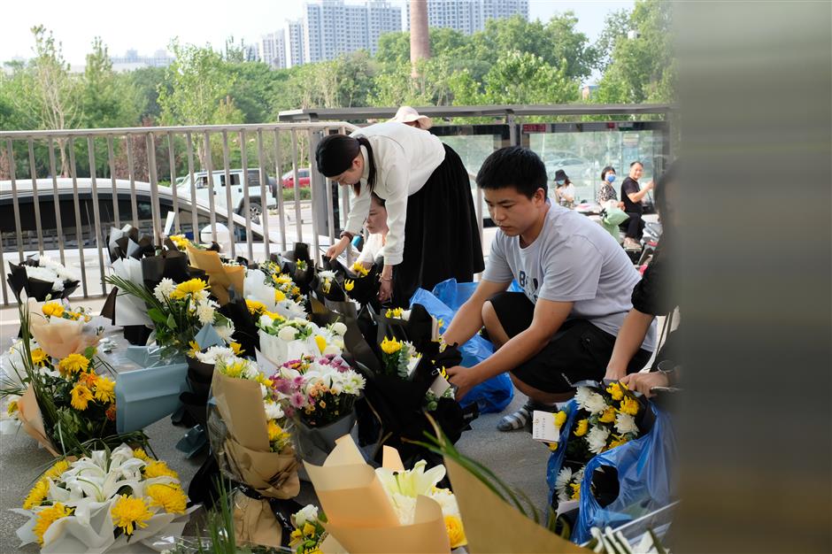 Wife held vigil for missing man, found dead in flooded Zhengzhou metro