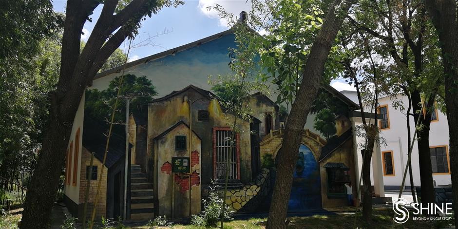 City's artistic wall paintings now seen in rural villages