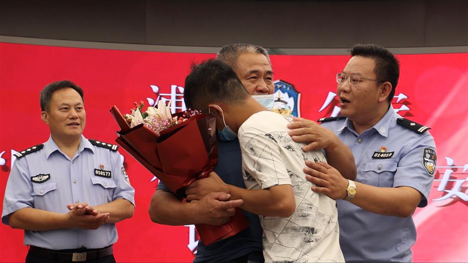 After 25 years, man reunited with parents with the help of Shanghai police