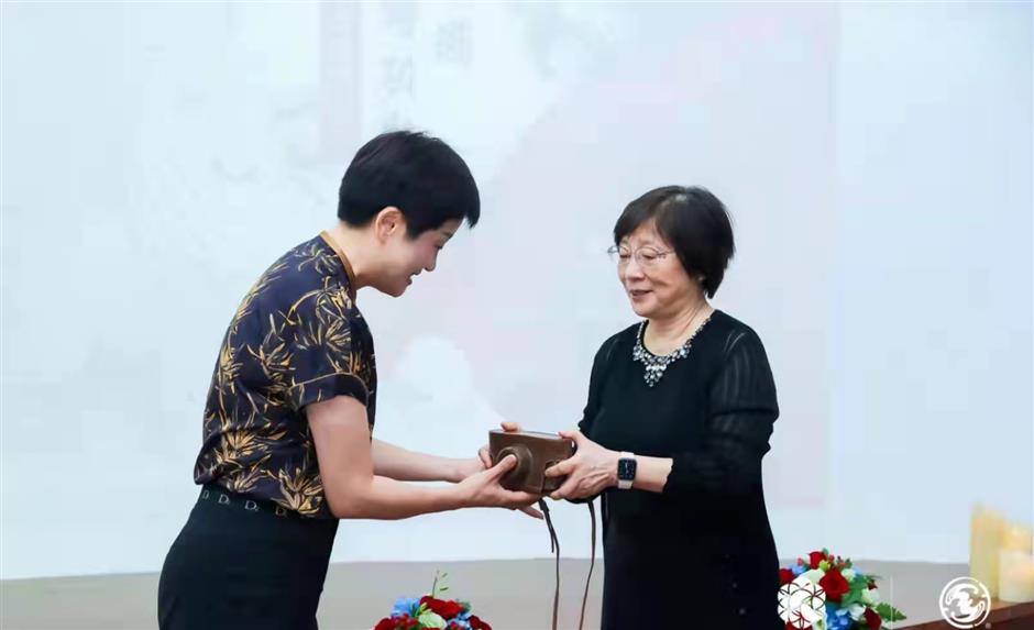 People bid farewell to legendary Chinese patriot