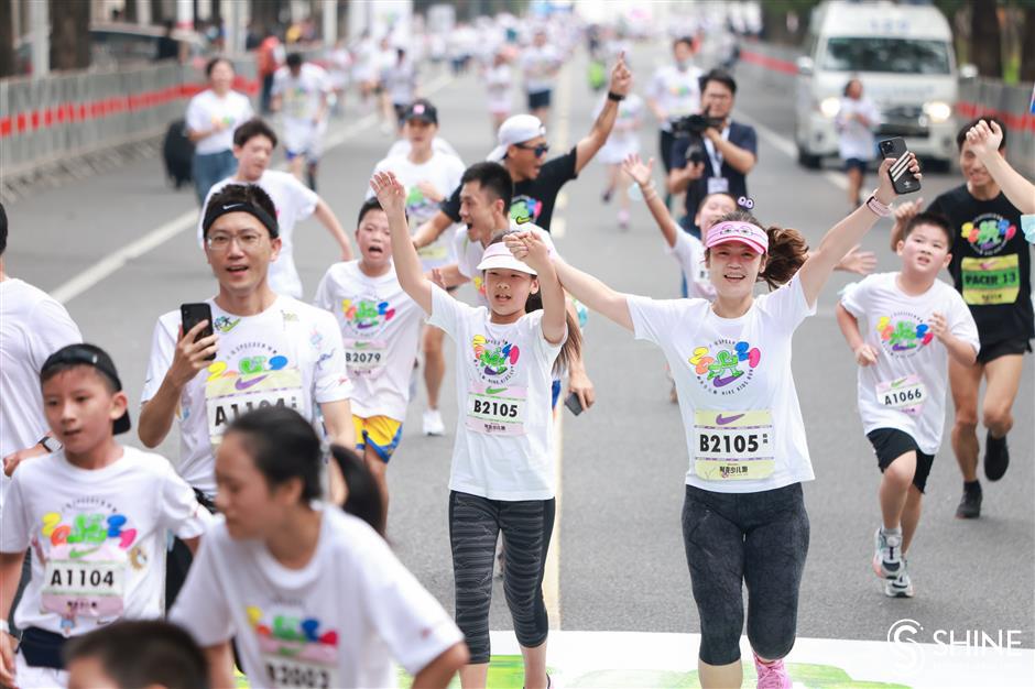 Young runners joined by parents for mini marathon