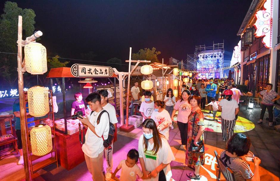 Suzhou's Wujiang District turns light on night economy