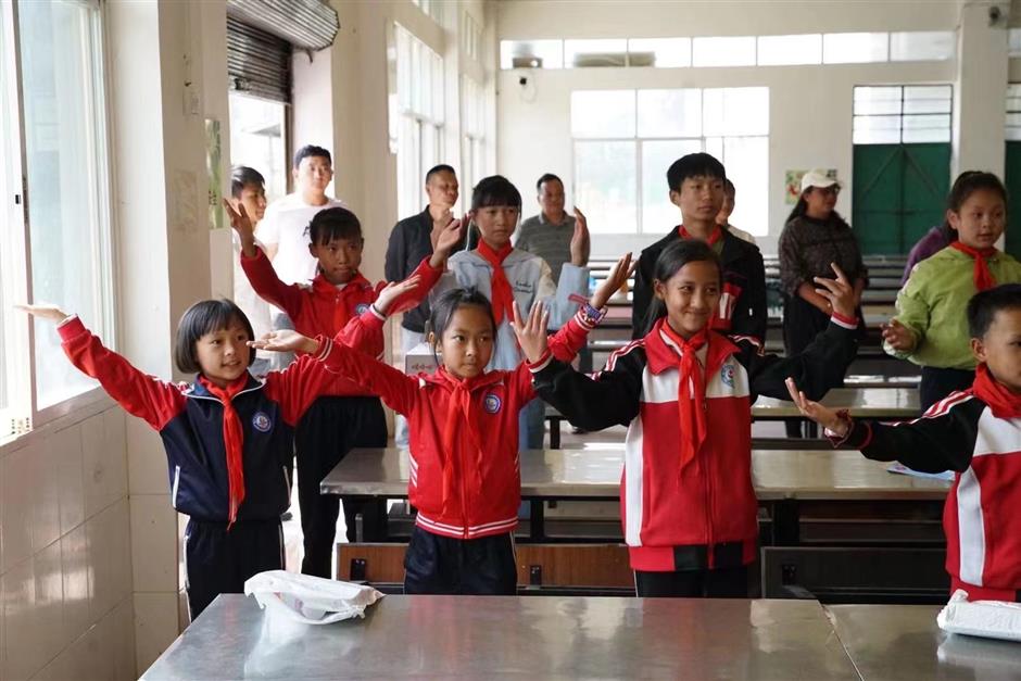 International community residents learn Chinese culture
