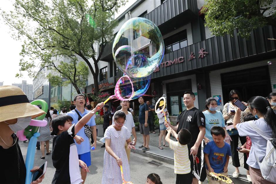 Fun and games open Shanghai's 18th Family Cultural Festival