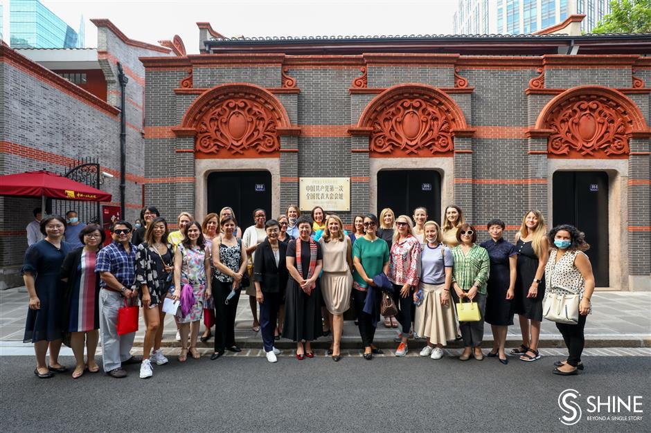 Spouses of consulate staff in Shanghai visit CPC sites