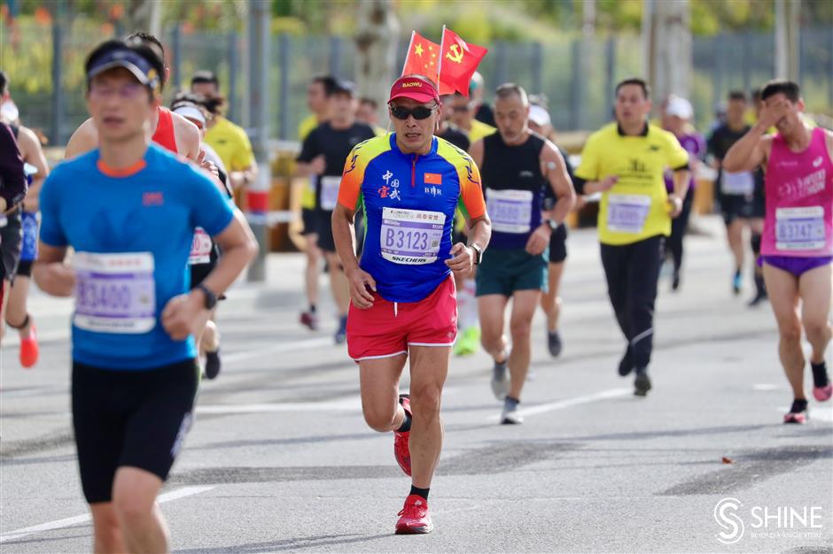 They're off and running in Putuo District's Elite 10K race