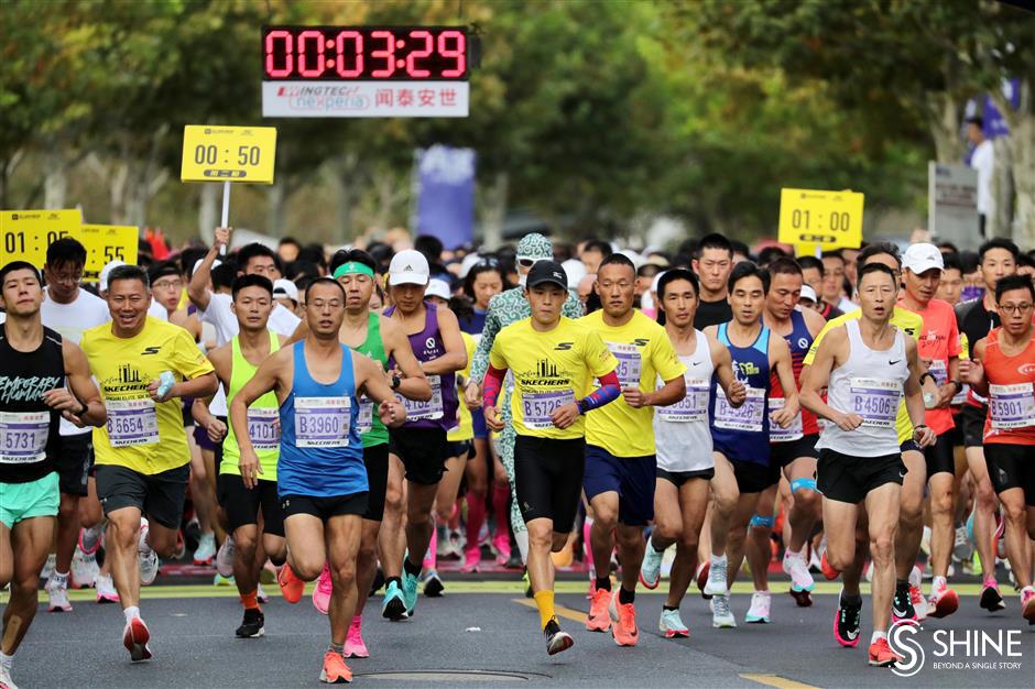 They're off and running in Putuo District's Elite 10K race