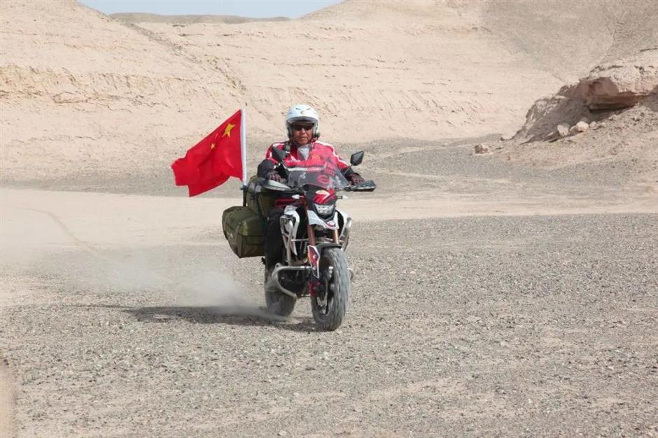 Shanghai adventurer completes long journey through desert