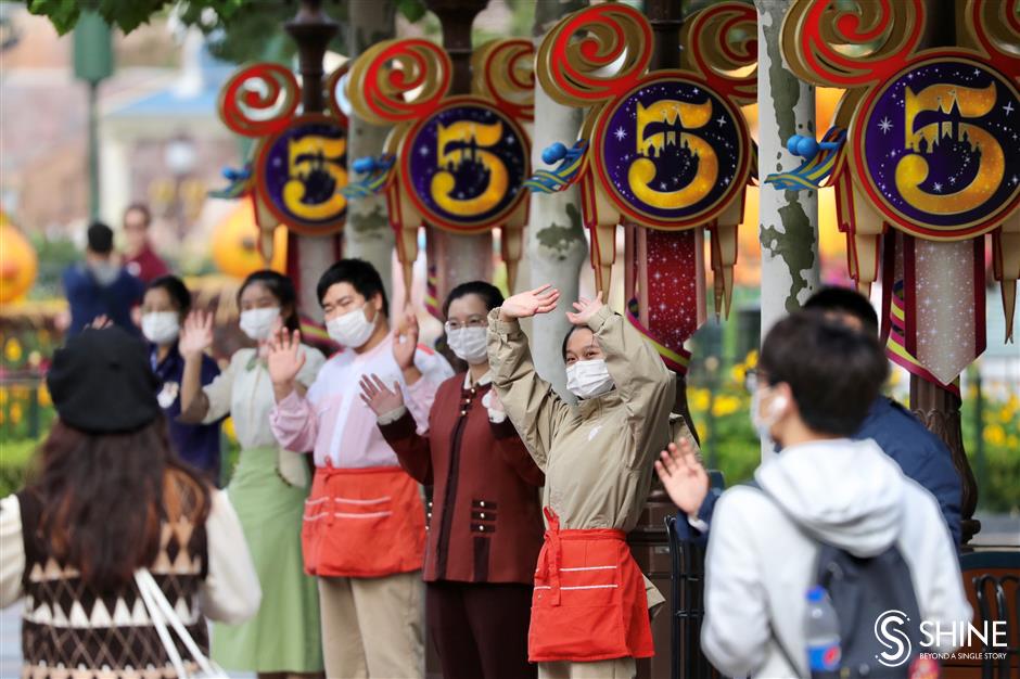 Disney resort reopens after 2-day suspension