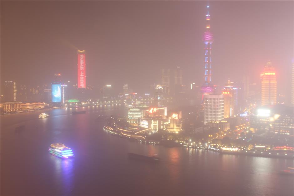 Shanghai moderately polluted, cold front coming