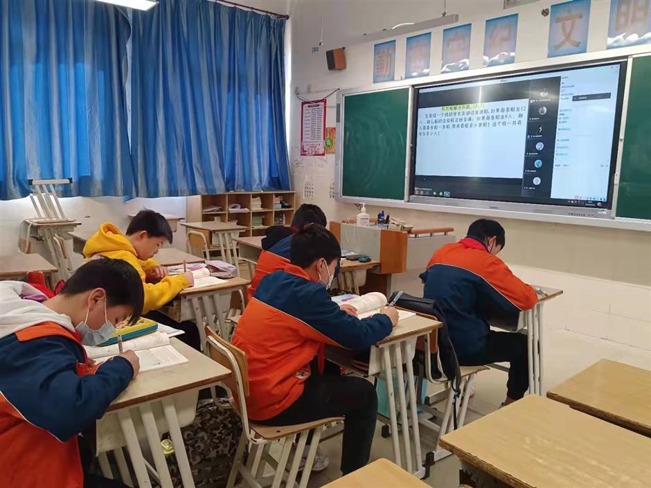 Schools prepare in advance as classes go online in Shanghai