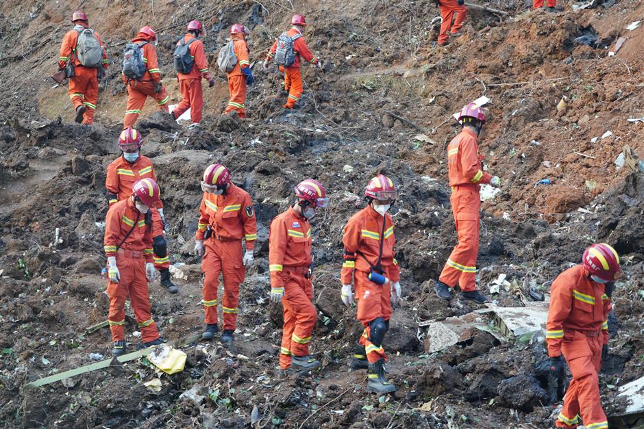 China Eastern flight with 132 people crashes in Guangxi