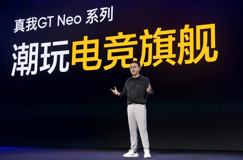 Chinese smartphone giants offering new features to woo buyers