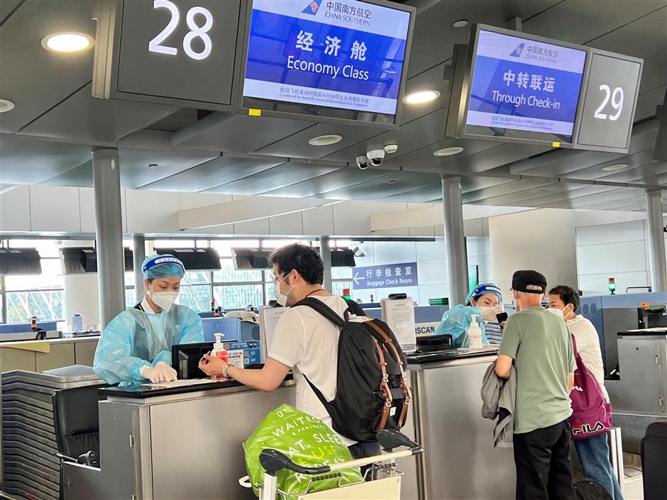 Passenger flights  steadily resuming from Shanghai's airports