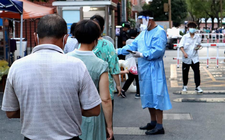 Shanghai's COVID-19 infections trend downward