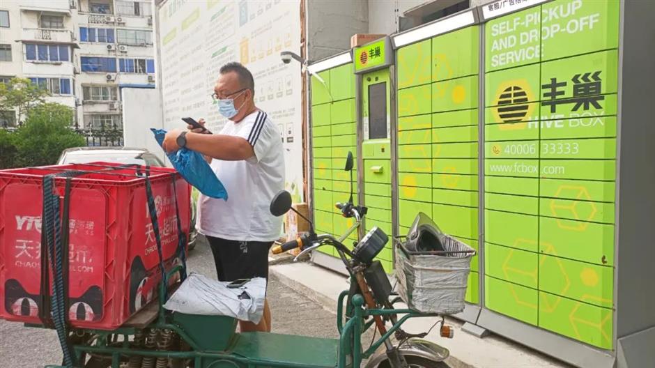 The 'supermen' of the roads who keep the city ticking