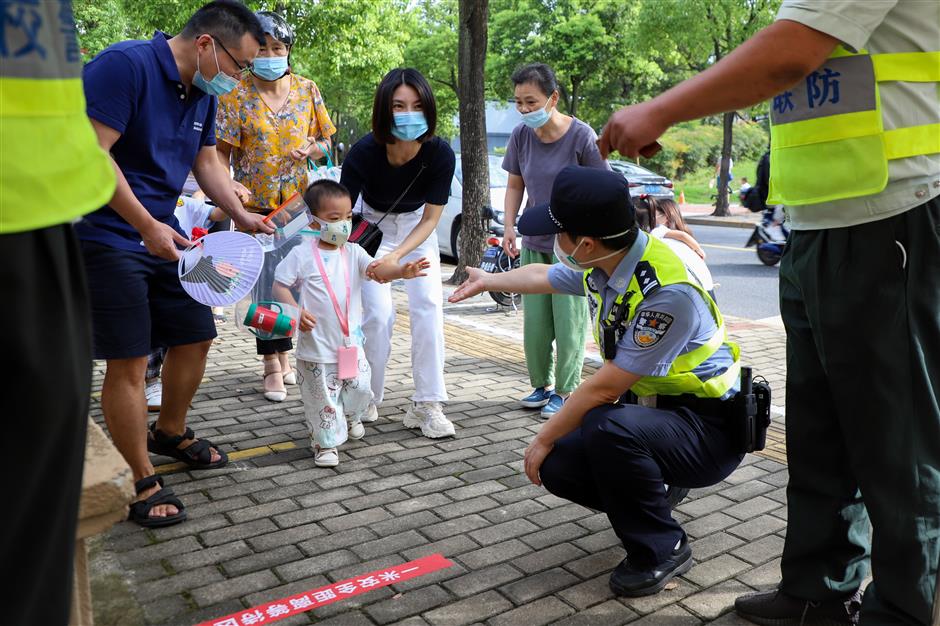 Police ensure safety on first day of new school semester