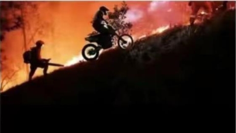 Motorcyclists volunteer to fight fire in China's Chongqing - Vimarsana News
