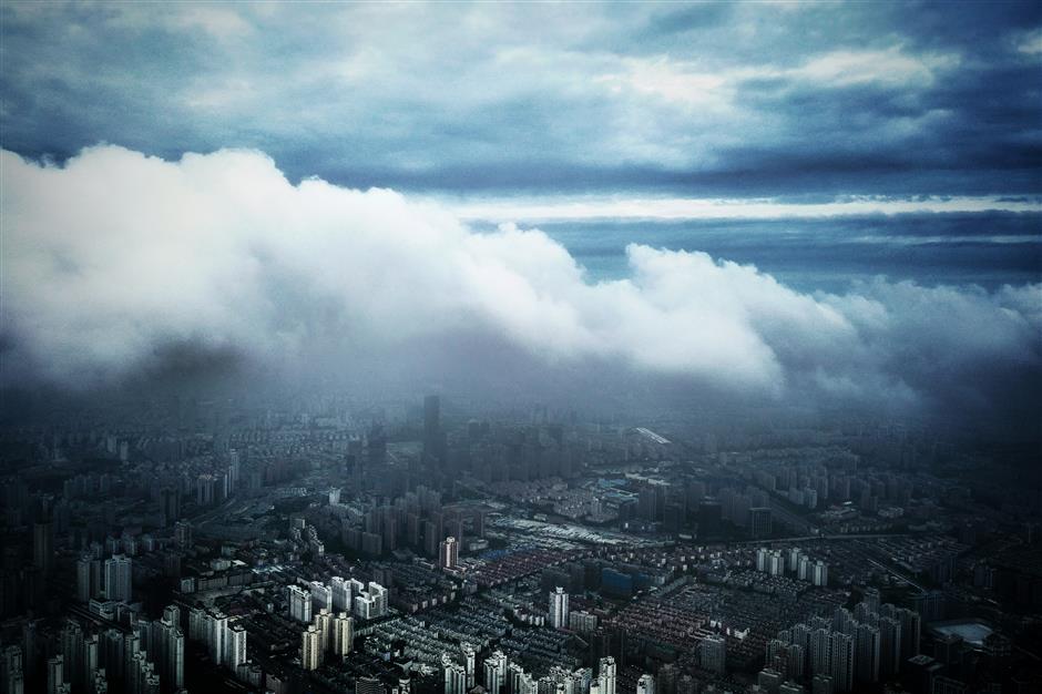 Powerful typhoon inches closer to Shanghai