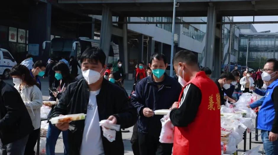 Foxconn bids to keep Zhengzhou factory running while fending off pandemic