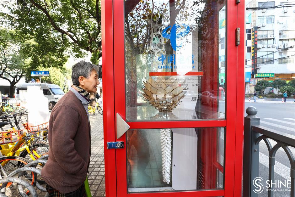 Don't hang up! Here's the latest on the fate of oldfangled phone booths