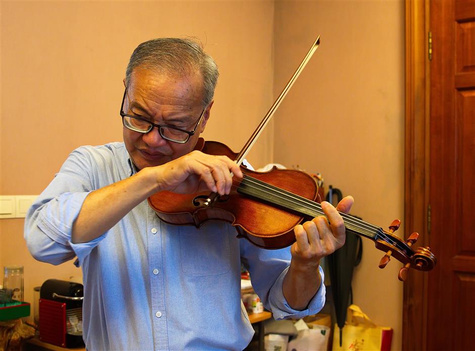 Ling, a Shanghai master luthier, lives a love story with music