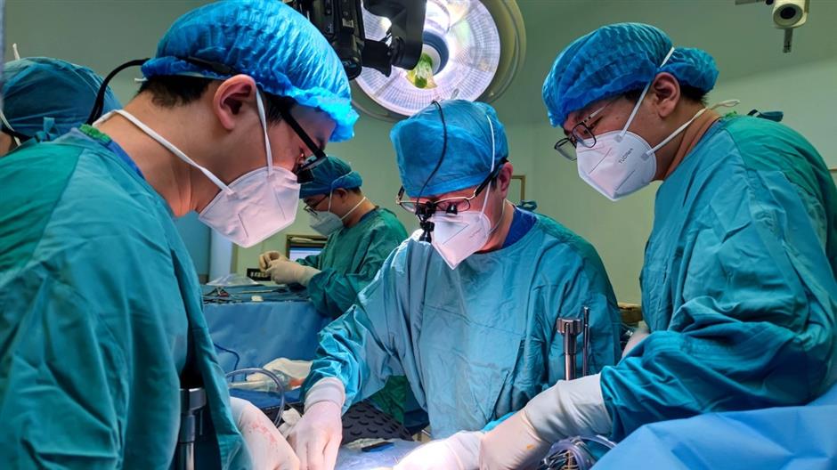 Shanghai doctors conduct surgery live on stream during international medical congress