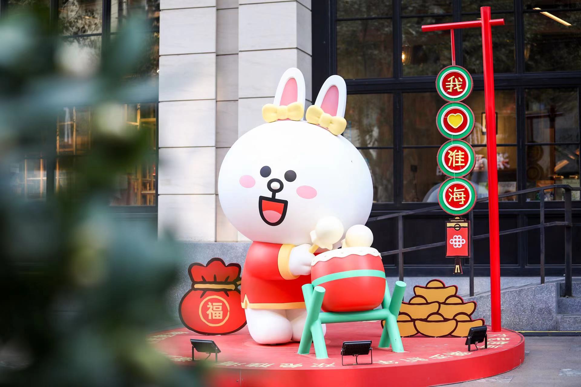 Fashion and Lunar New Year celebrated on Huaihai Road - SHINE News