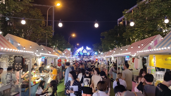 Shanghai aims to become global consumption center with new initiatives - Shanghai Metro News