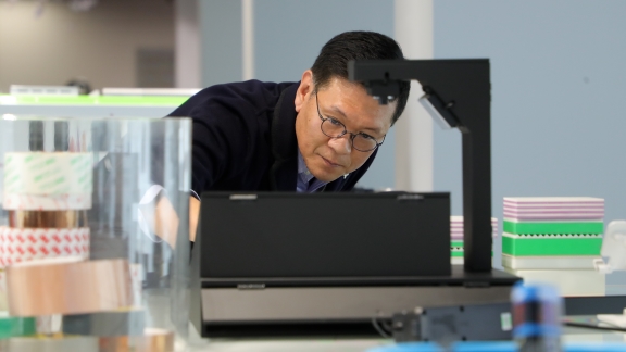 For innovation: South Korean researcher Lee Woo Young enjoys harmony of city - Vimarsana News