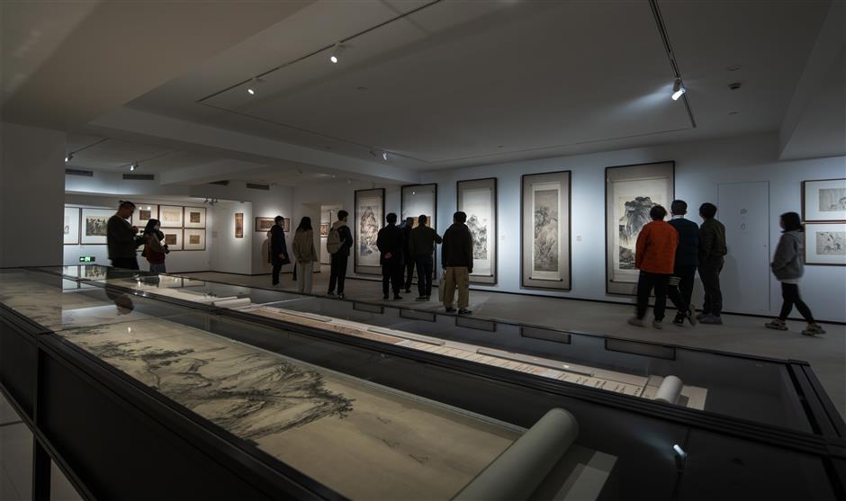 Rare exhibit of ancient Chinese ink-wash paintings draws crowds in Hangzhou museum