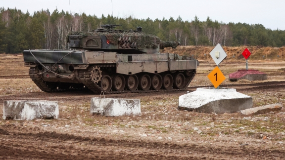 Ukraine gets first batch of Leopard 2 tanks from Germany: media - Vimarsana News