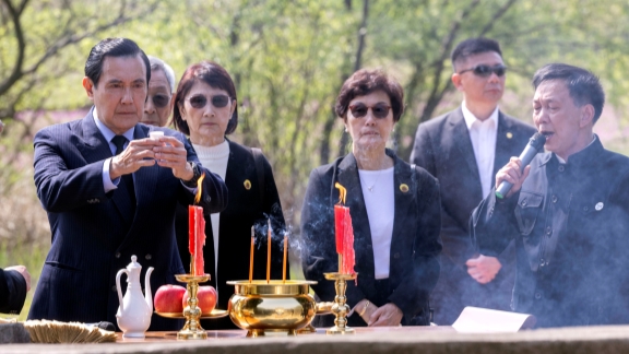 Ma Ying-jeou honors ancestors in mainland's Hunan Province - China Nation News