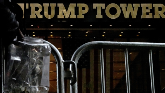 New York plans for Trump surrender with barricades, courtroom closings - World News