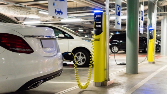 China's new energy vehicle sales surge 34.8% in March - Vimarsana News
