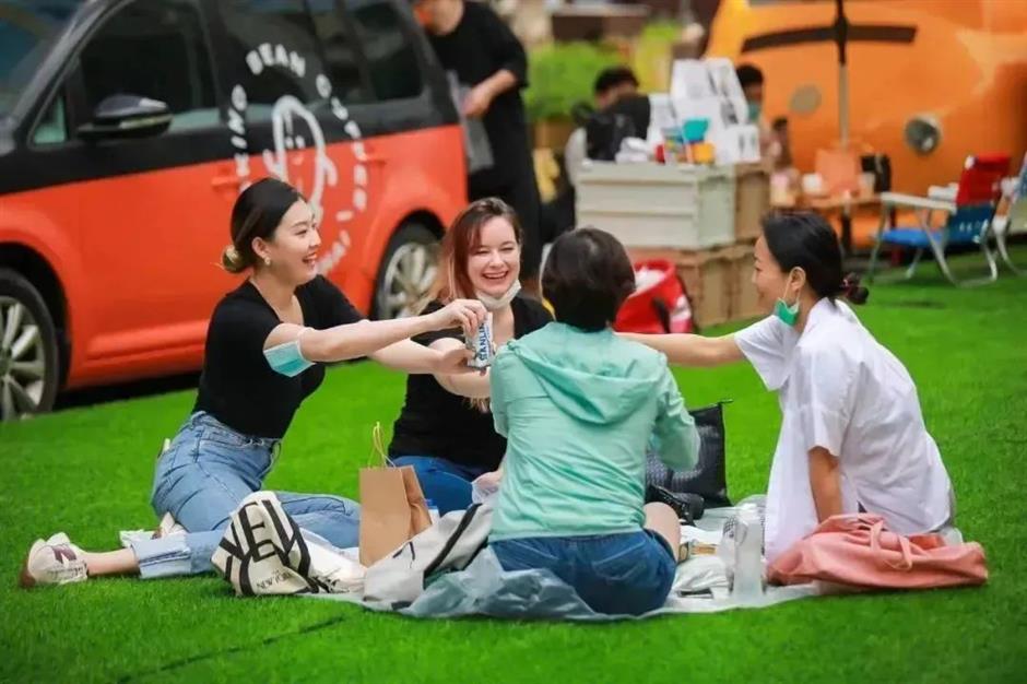 趕「集」去!據說這個假期上海的潮人都在這裏