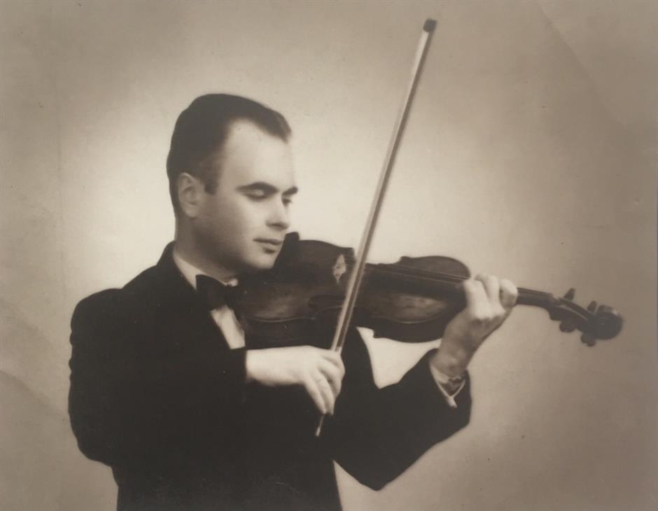 Jewish violinist honored with a plaque in heart of Shanghai