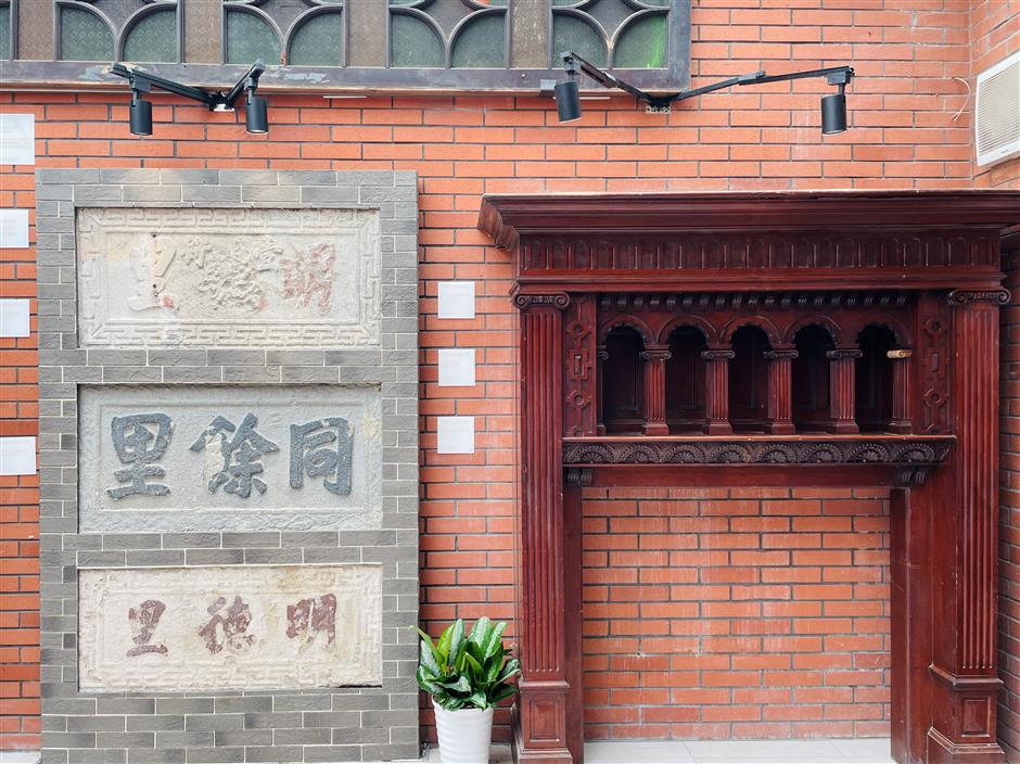 Enjoy the roses in bloom and ancient Egypt at HKRI Taikoo Hui